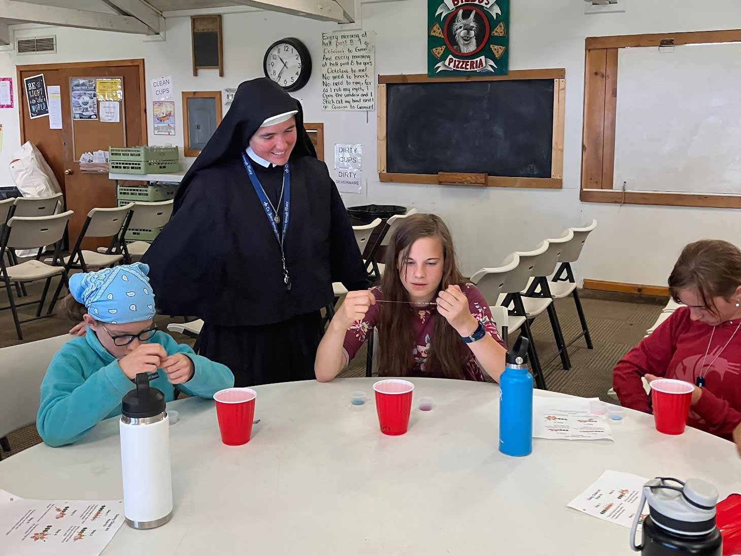 Sister Mary Imelda teaches beading at MSC Washington 2023